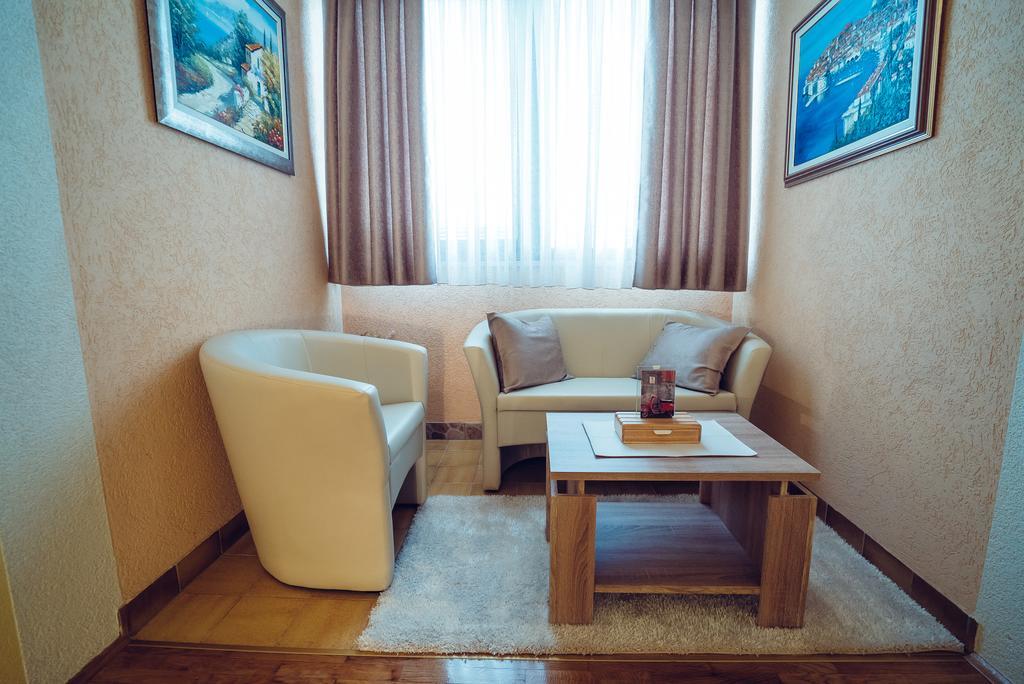 Ivica Apartments Имотски Екстериор снимка